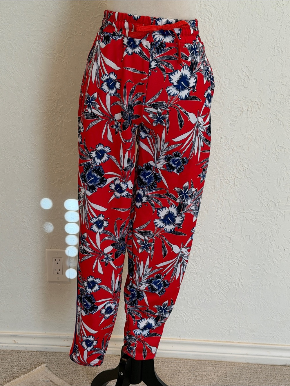 Masseys Red Floral High-Waist Relaxed Pants size small